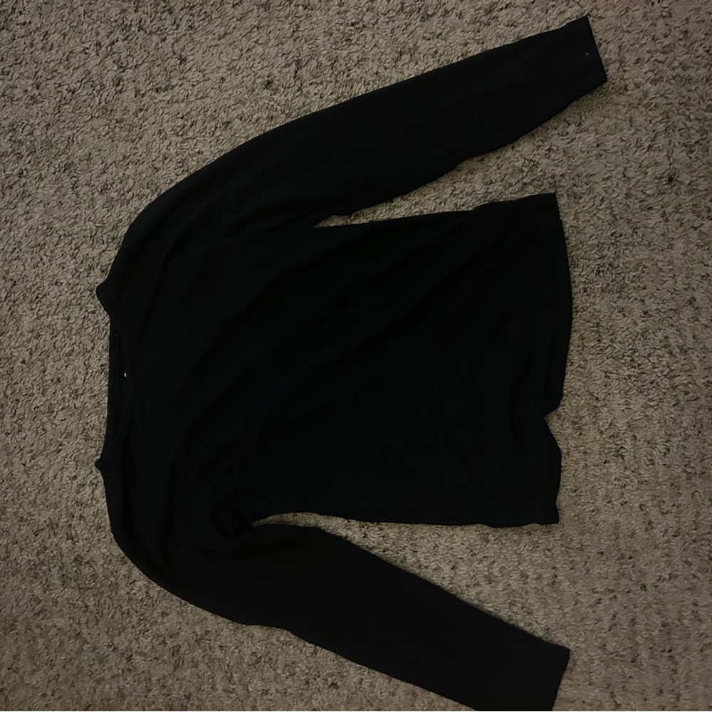 black long sleeve cropped